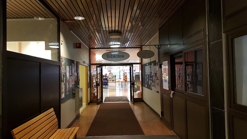 Visning av magasinet på Köpings stadsbibliotek