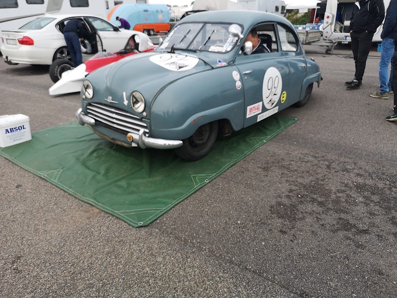 Solbilar på Falkenbergs motorbana