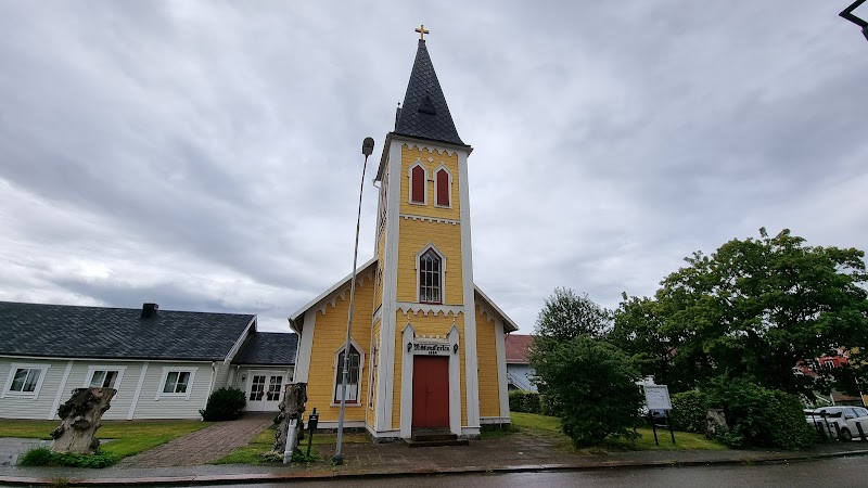 Spel- och pysselstund med pussel, brädspel och akvarell