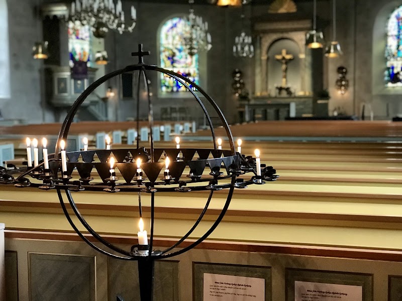 Varbergs kyrka: stadens gustavianska landmärke och vardagsrum