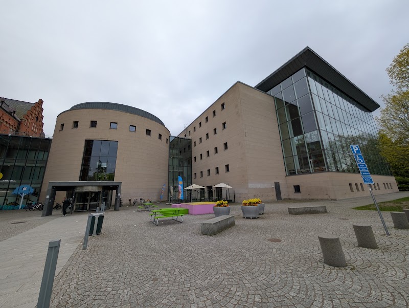 Mingel & mening: Dada-inspirerad kväll på Stadsbiblioteket