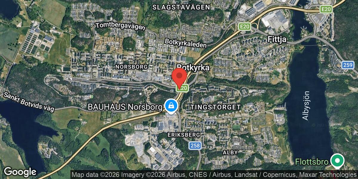 Olycka med flera personbilar på E4 i Botkyrka kommun
