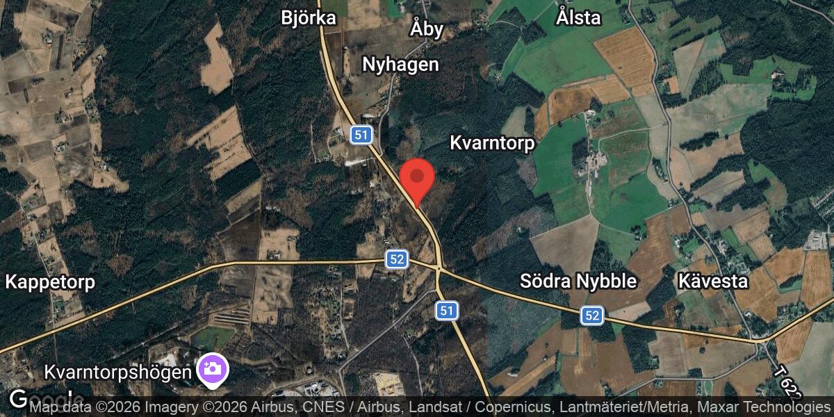 Rör sticker ut i vägbanan på väg 51 mellan Kvarntorp och Björkmo