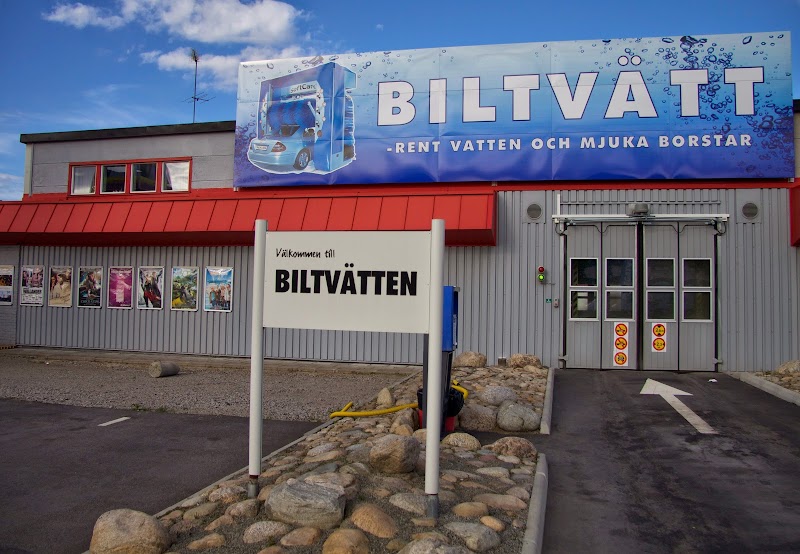 Bedrägeri och trafikolycka rapporterade i Jönköpings län under natten