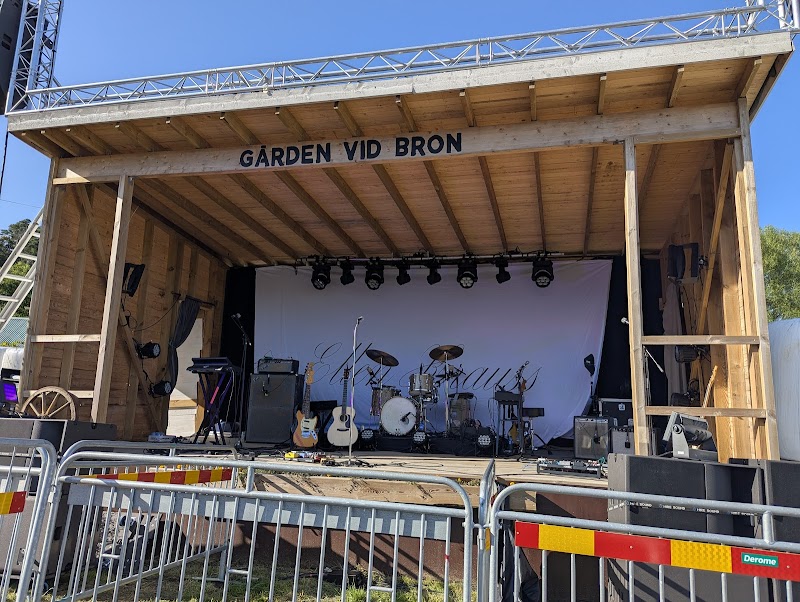 Mors dag – våfflor och napolitansk pizza på Gården vid bron