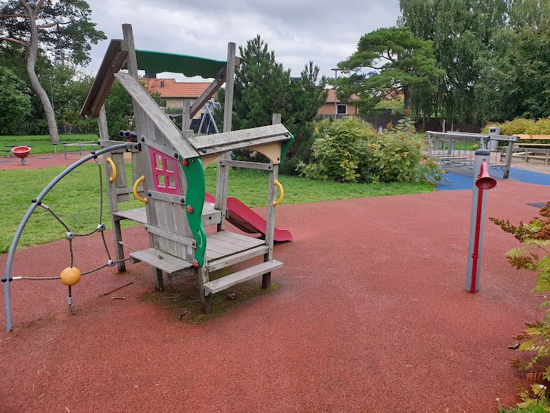 Gotlands första funktionsanpassade lekplats invigs i Visby