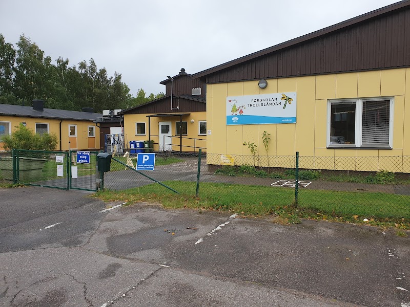 Rivning av förskolan Trollsländan i Motala pågår