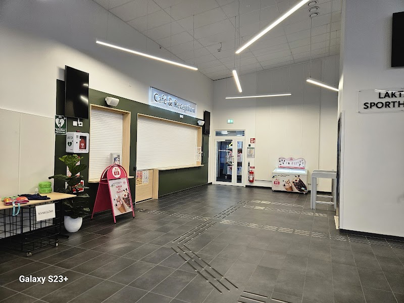 Ny digital aktivitetskärm i varmvattenbassängen på Älvsbyns Sportcenter