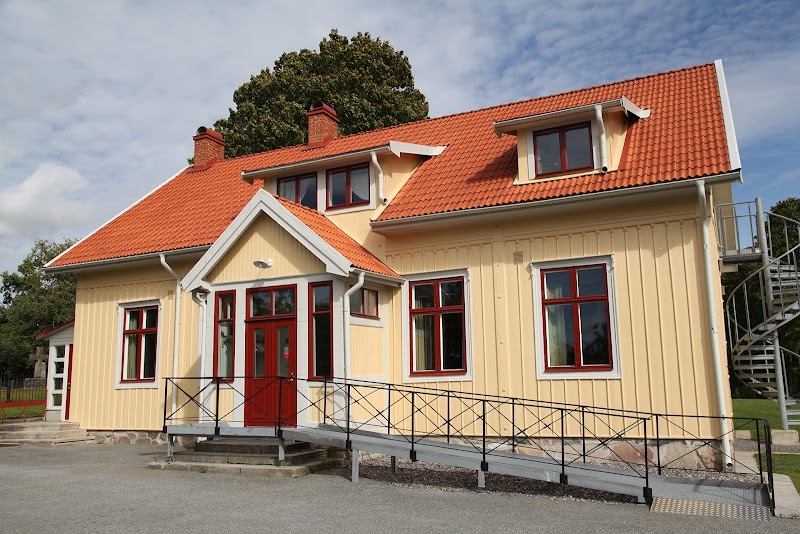 Sommarcafé "Bara vara" och konstutställning