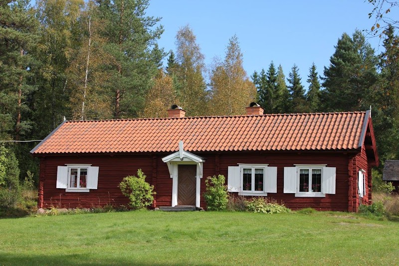 Midsommarfirande på Garpenbergs gammelgård
