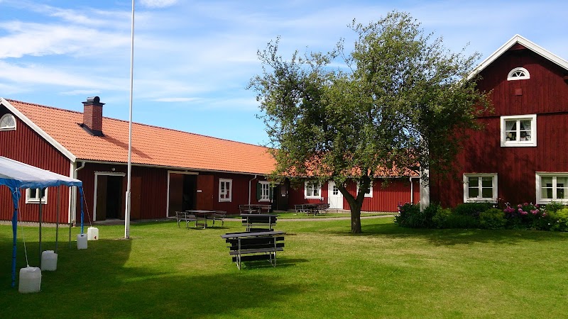 Sommarcafé och loppis i Sya hembygdsgård