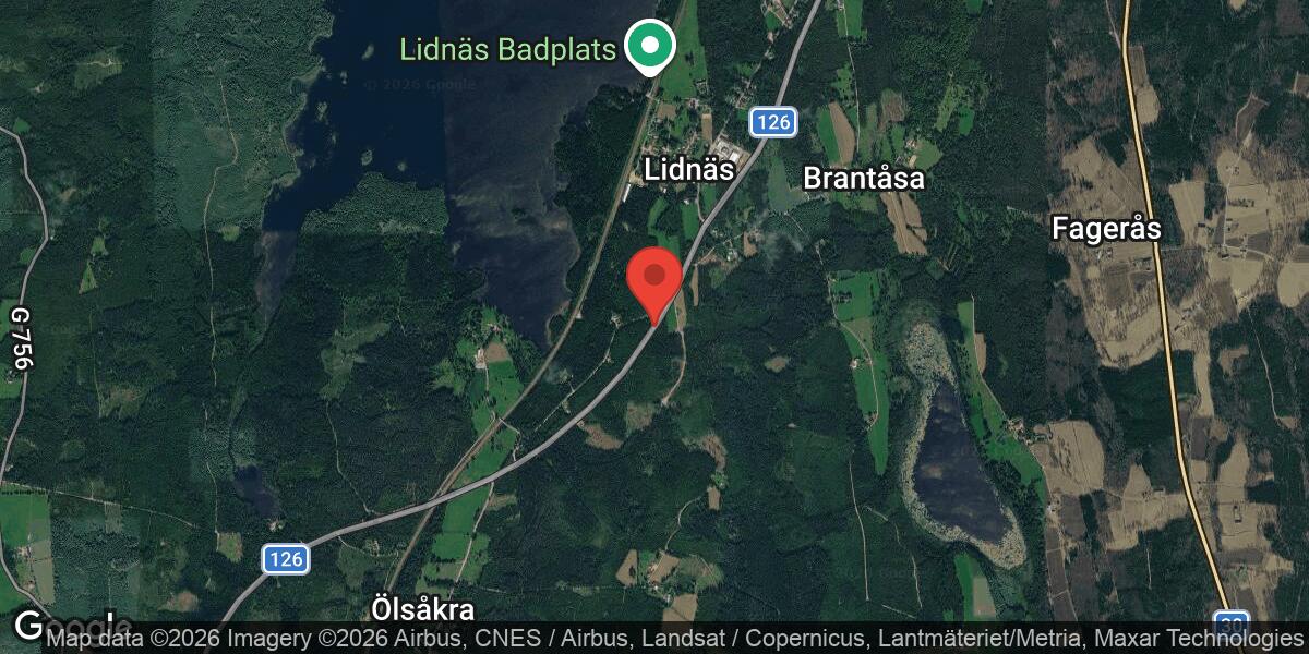 Nedfallet träd på väg 126 mellan Lycke och Matkull påverkar trafiken