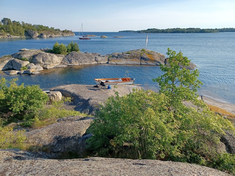 Trubadurkväll och grillbuffé på Tjärö