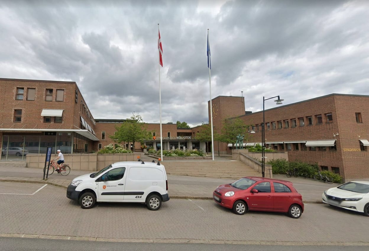 Parkeringen vid bibliotek/kommunhus