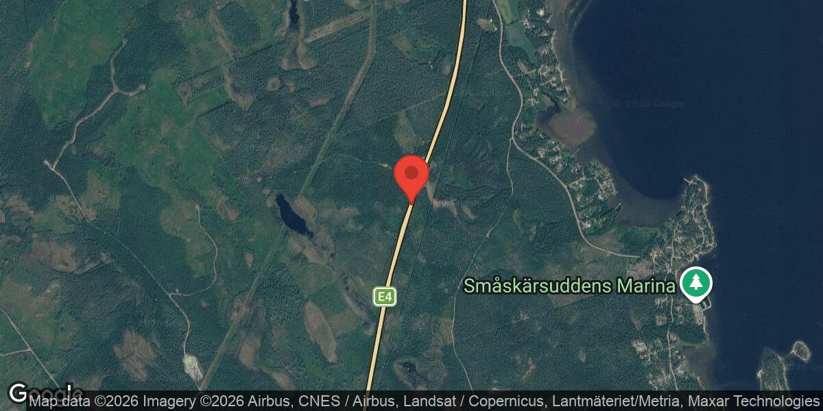 Vägarbete med väglinjemålning på E4 mellan Kinnbäck och Bergsviken