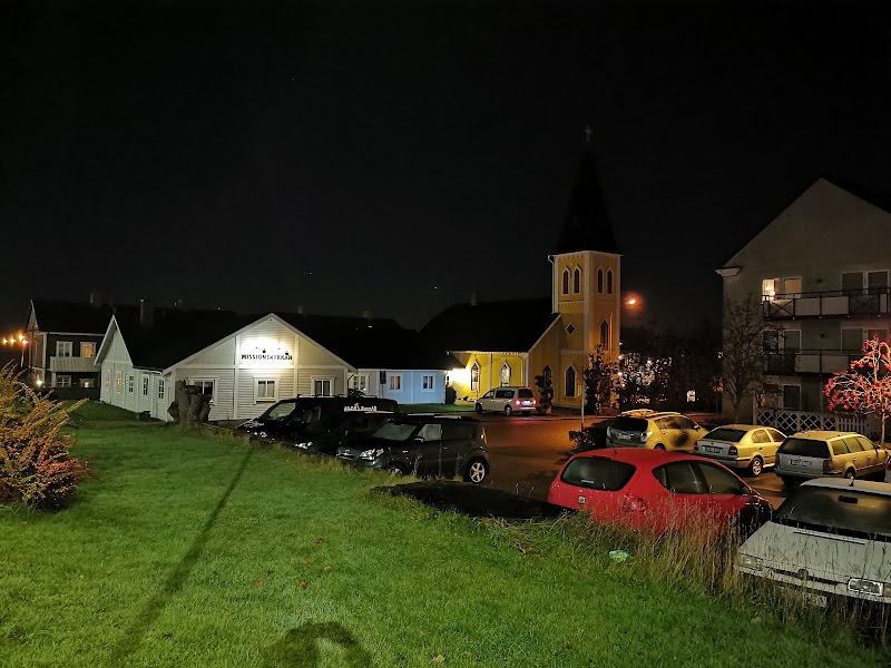 Pussel, spel och akvarell i Älmhult