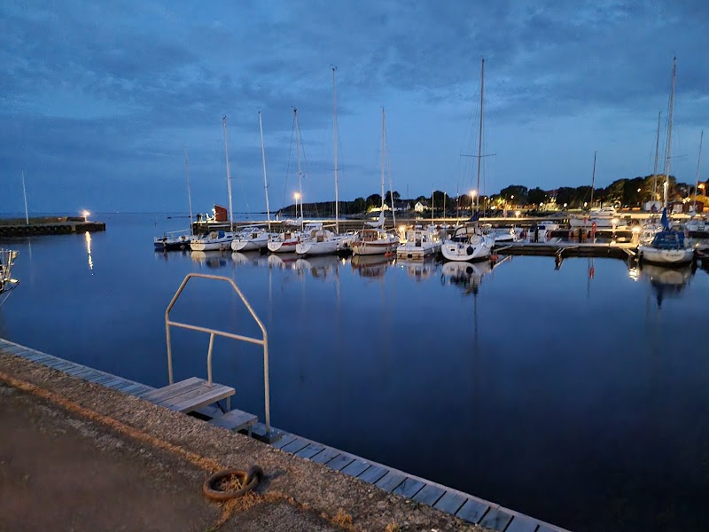 Ny 24-timmarsparkering i Skillinge hamn öppnad
