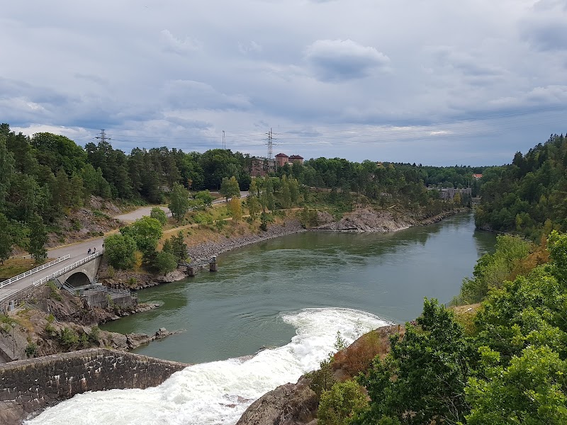 Ny gång- och cykelbro föreslås över Trollhätte kanal