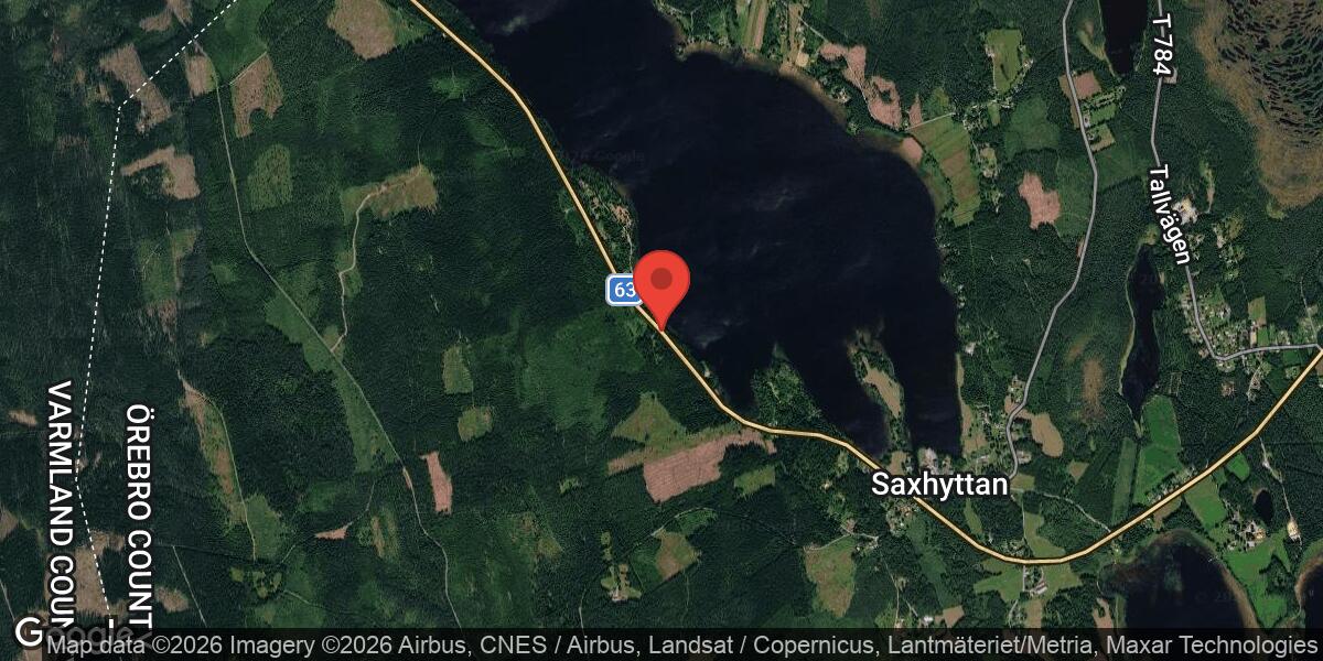 Lastbil i diket vid Saxhyttan orsakade avstängning på väg 63