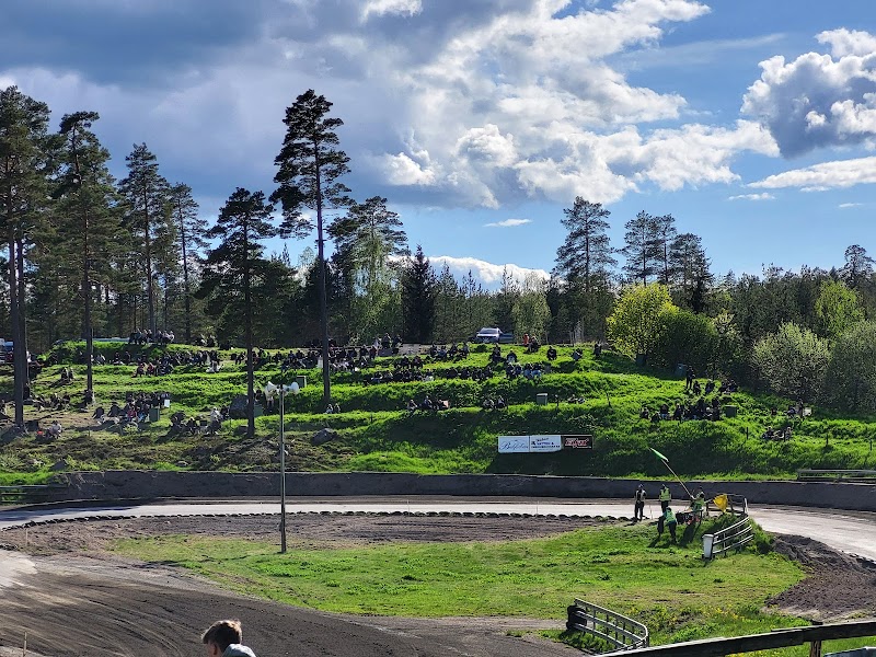 Semesterracet i Vimmerby tappar 100 förare