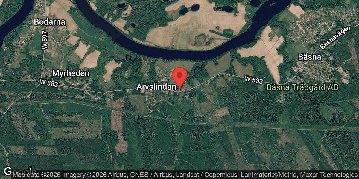 Nedfallet träd blockerar väg 583 mellan Arvslindan och Mellstarondellen