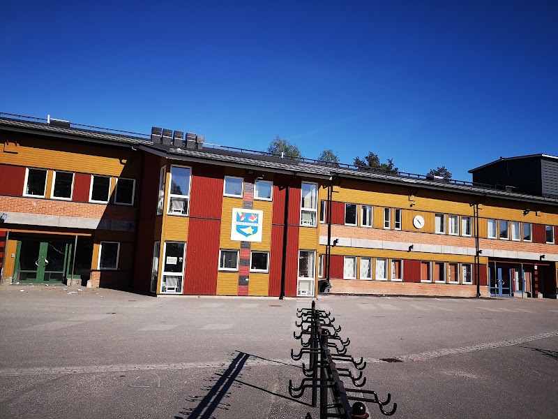 Normal natt i Örebro län – skadegörelse och misstänkt olovlig körning