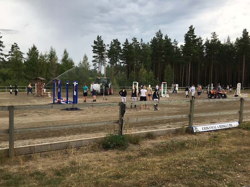 Ny 84 x 26 meter körhall på plats hos Eriksmåla Ridklubb