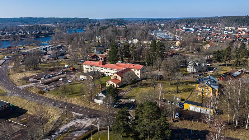 ForshagaAkademin och "Dejegymnasiet": hur skolan gör Deje till en levande studentby