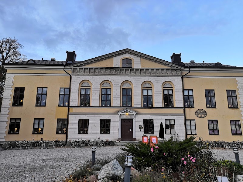 Taxinge – Nykvarns historiska hjärta mellan slott, kyrka och ån