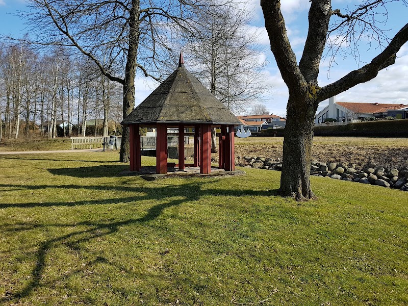Snabbkollen: soligt väder, Vattenmelonens dag och omvärlden