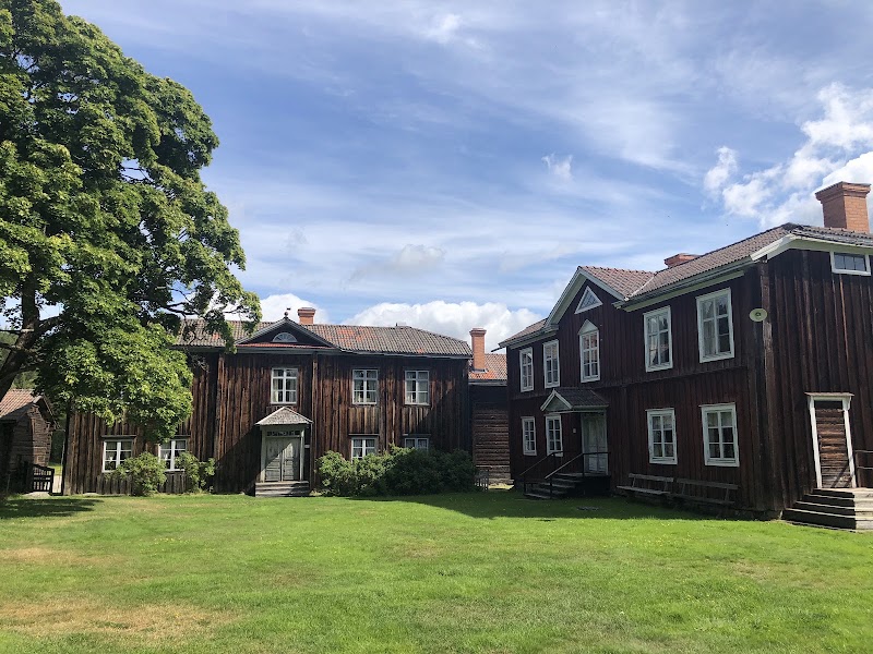 Prova på schablonmålning i hälsingestil