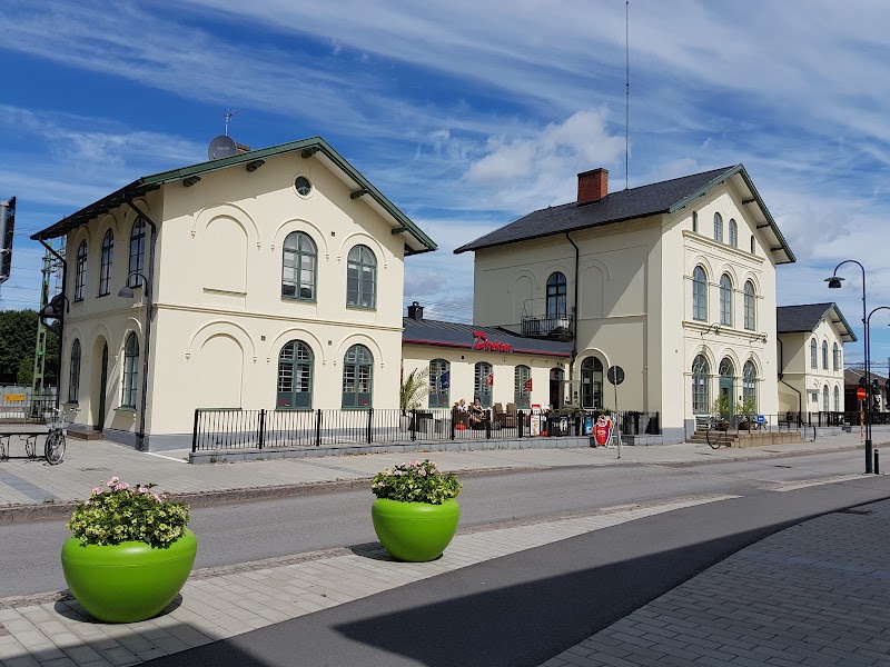 Kort nyhetssammanfattning: Varmt väder och dagens fokus