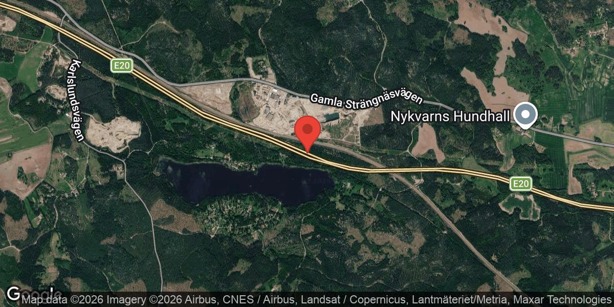 Vägarbete med slåtterarbete på E20 mellan Nykvarn och Nygård