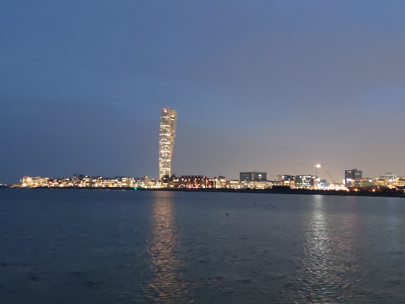 Västra Hamnen: från varv till framtidsstad – Malmös kustnära omvandling