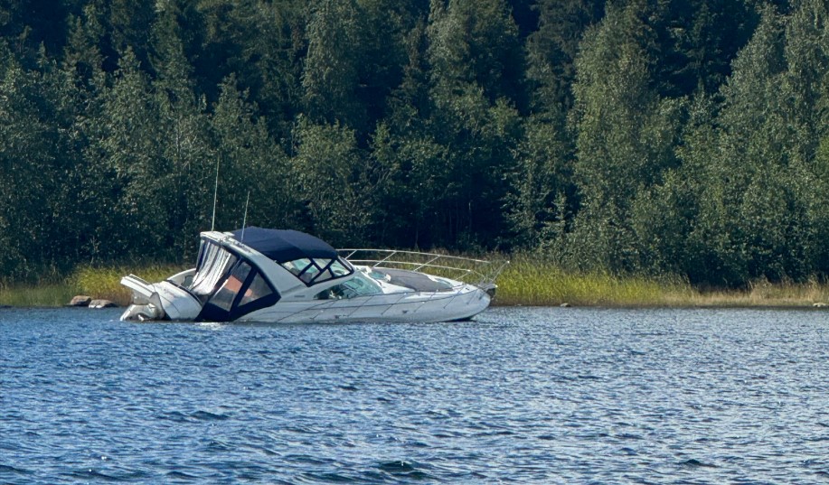 Motorbåt har sjunkit vid Bondön