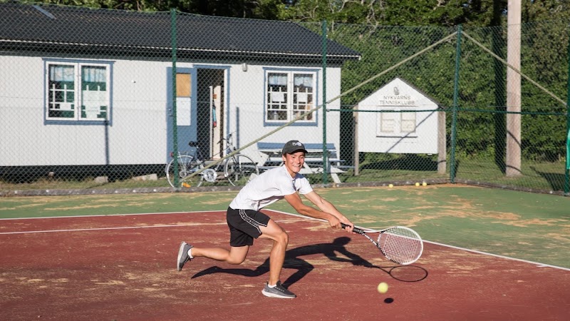 Invigning av nyrenoverade tennisbanor i Nykvarn