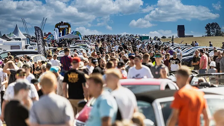 Vallåkraträffen 2026 tar över Enoch Thulins flygplats – classic på lördagen och action på söndagen