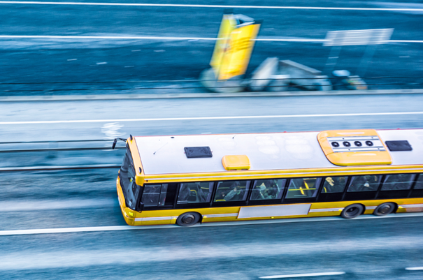 V vill införa åtta nya “gula blixtbusslinjer” med expresstandard i SL-trafiken
