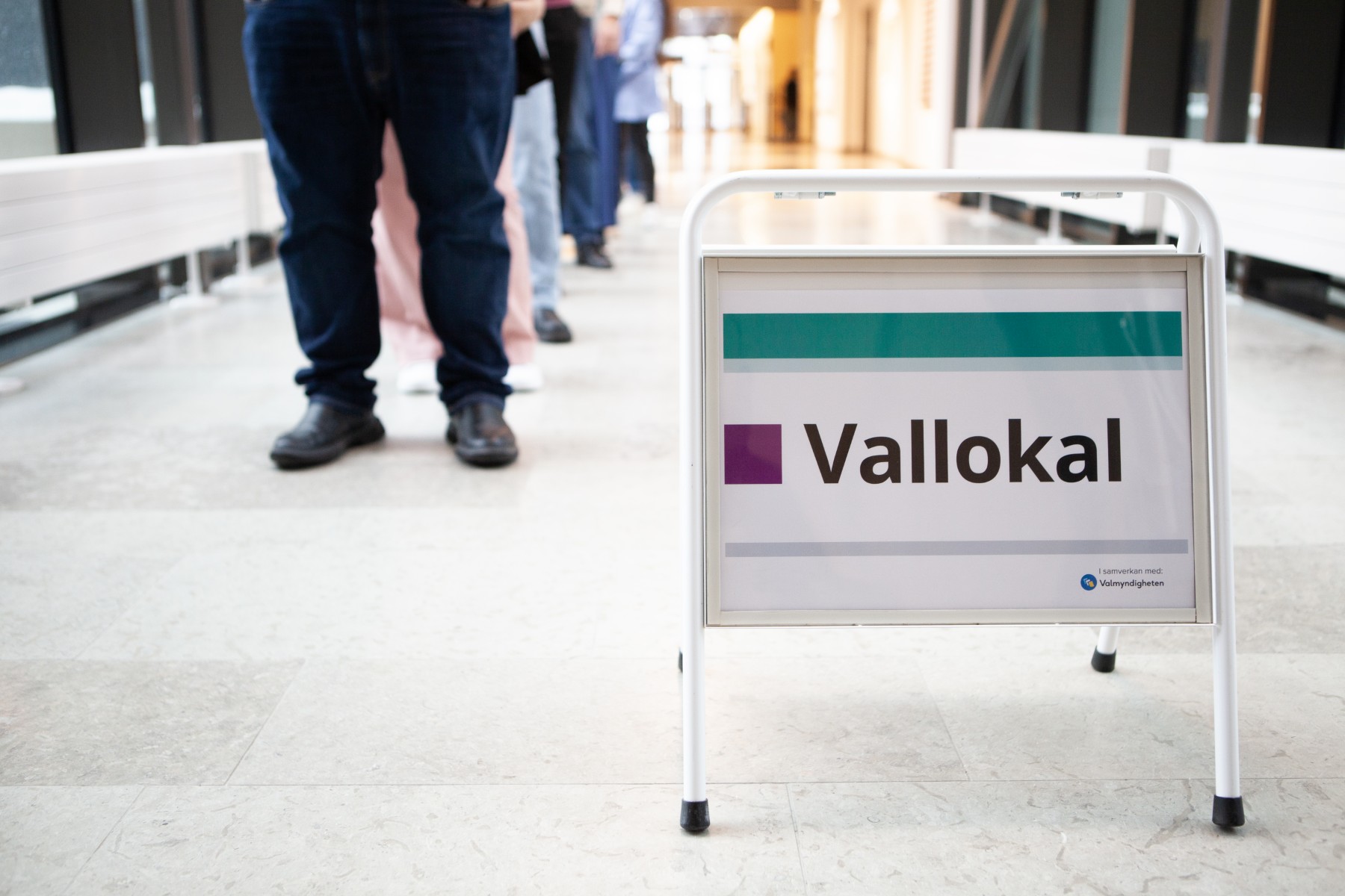 Valaffischer vandaliserade i Falkenberg – polisanmälan gjord