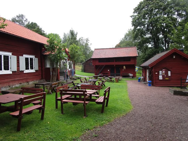 Klädd i dräkt – Hedemora Gammelgård