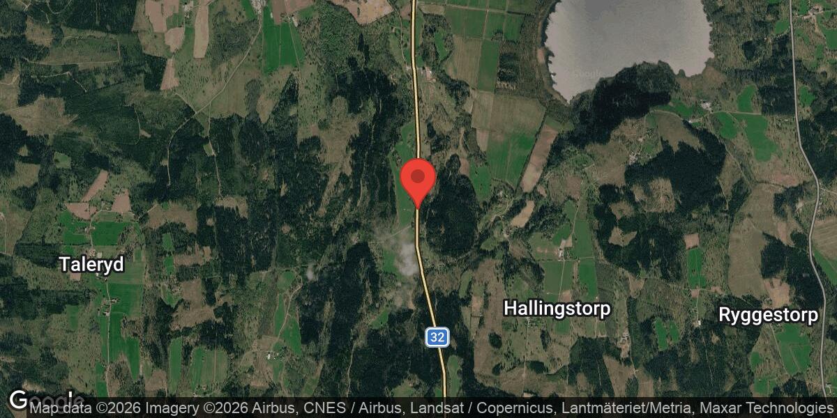 Singelolycka med personbil på väg 32 norr om Sunhultsbrunn