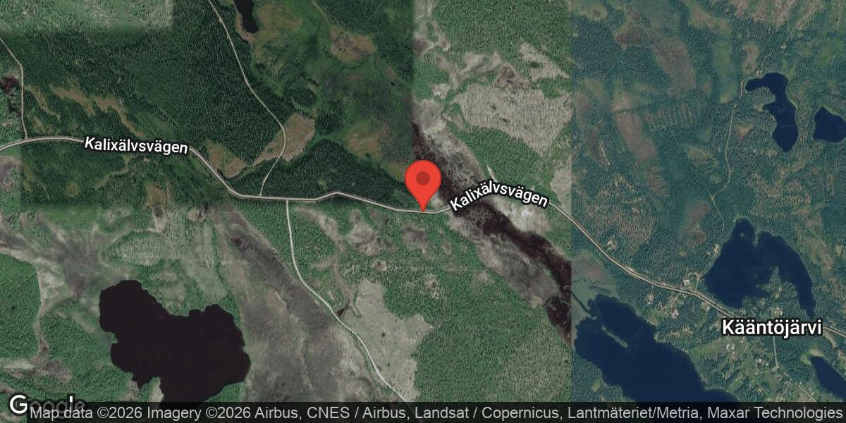 Lastbil delvis i diket på väg 865 mellan Vettasjärvi och Masugnsbyn