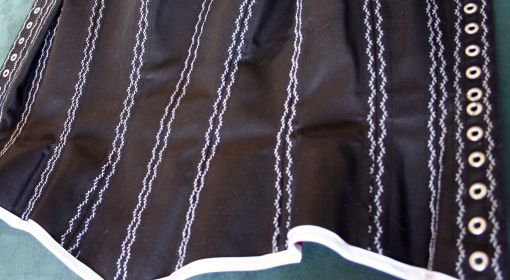 Mustavalkoinen korsetti