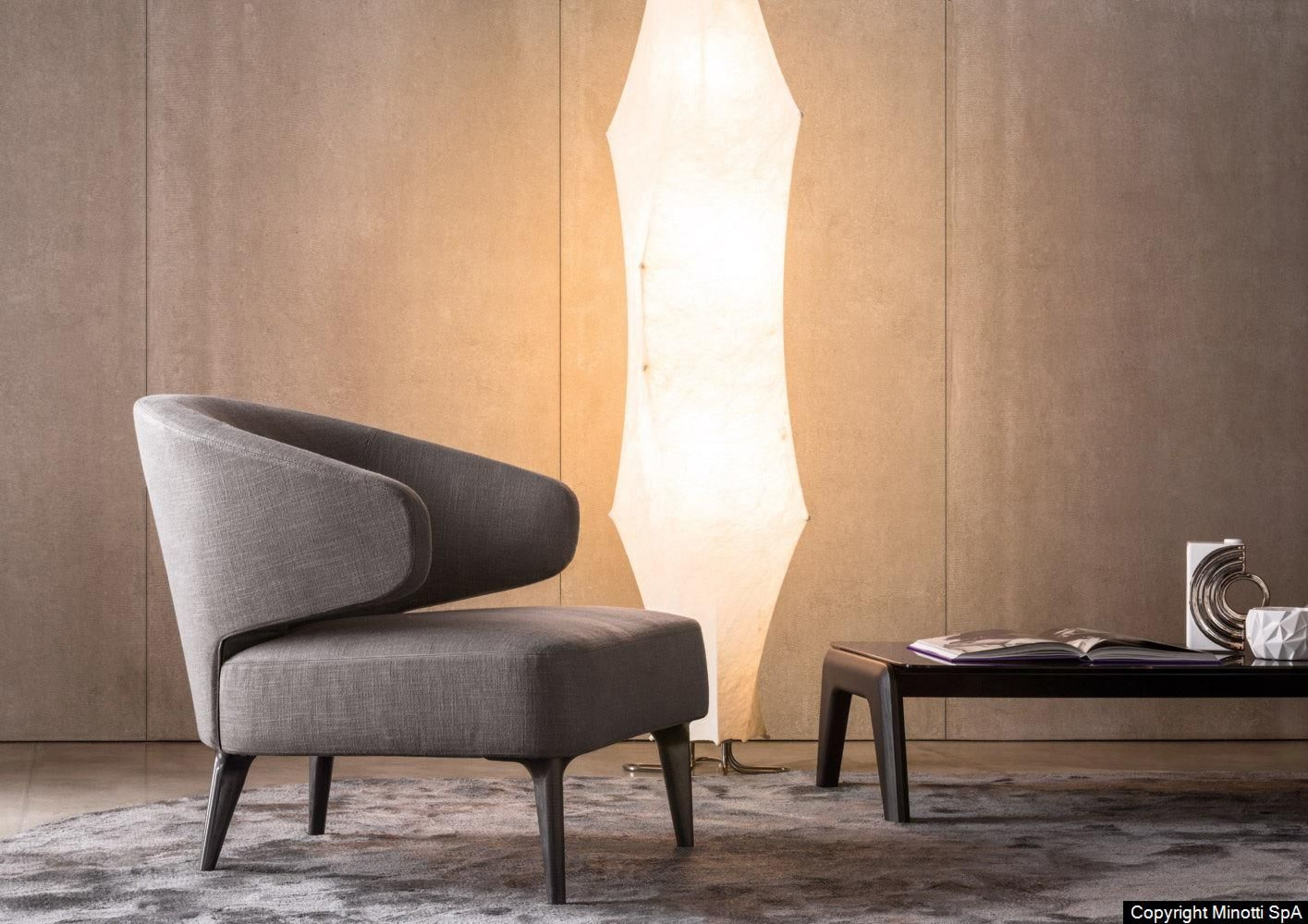 Minotti Aston fauteuil • Novalis.O • Experience elegance in luxury