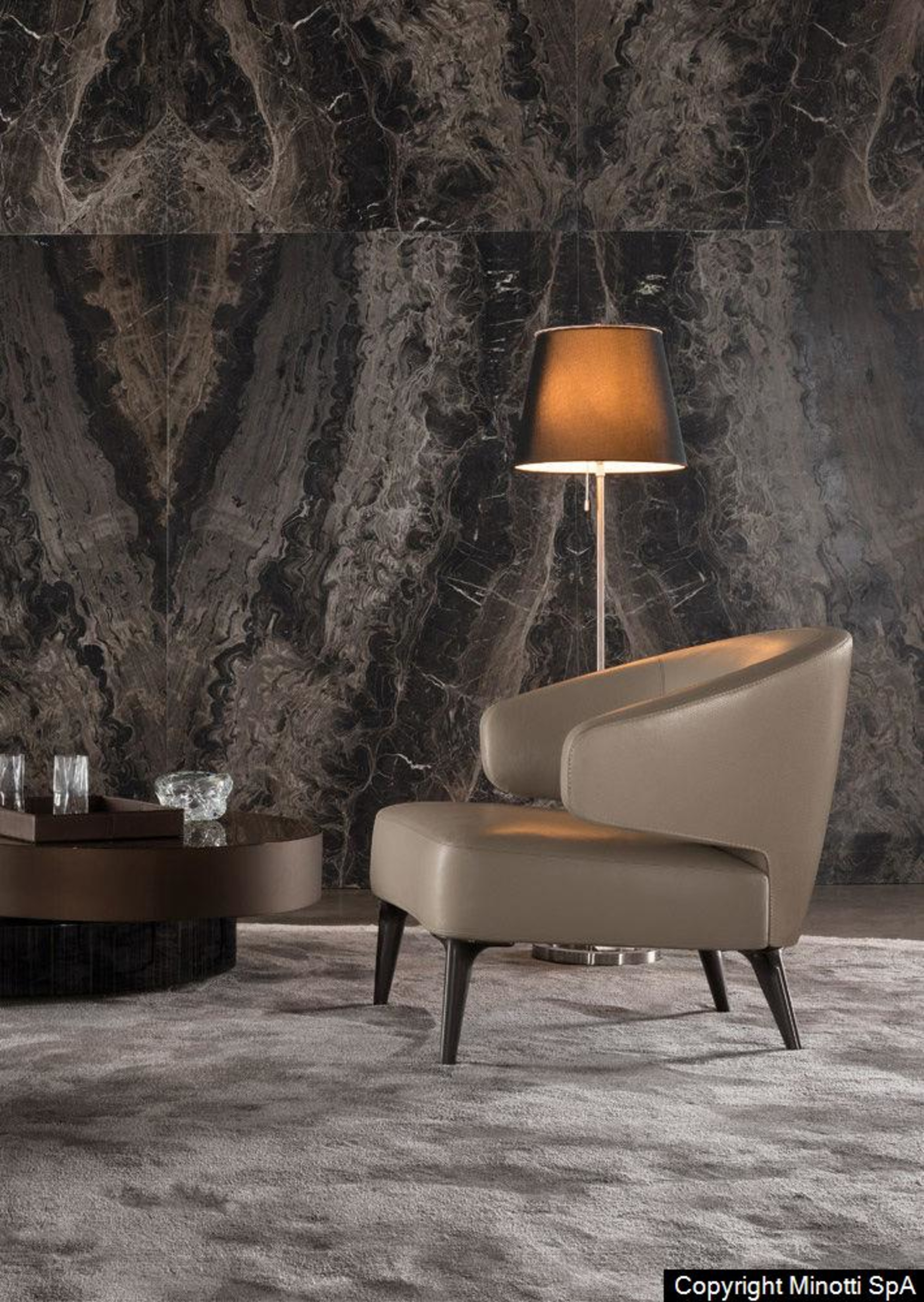 Minotti Aston fauteuil • Novalis.O • Experience elegance in luxury