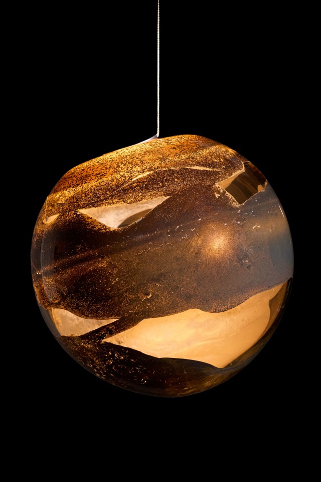 Bocci 93 hanglamp met zwarte achtergrond