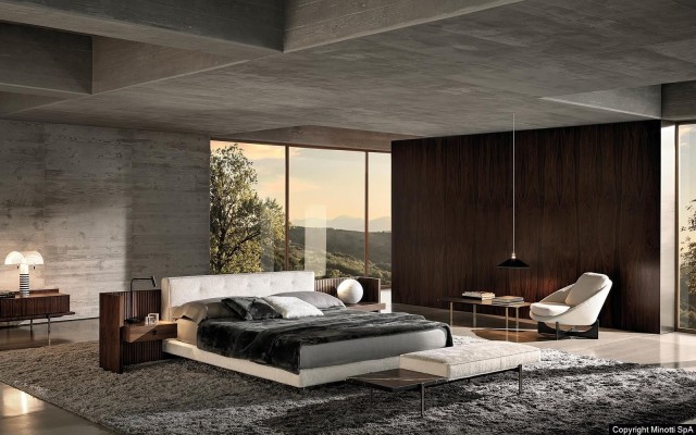 Het Minotti Brasilia bed is een van de meubels binnen de Minotti Brasilia collectie. Kenmerkend is het prachtige hoofdframe die het ligoppervlak omhult. Dit houtenframe is van donkerbruin palissander Santos of eikenhout. De set is uit te breiden naar wens, met of zonder nachtkastjes bijvoorbeeld. Rechts van het bed ziet u de Minotti Lido fauteuil. Vóór het bed, aan het voeteneinde, staat de Superquadra.