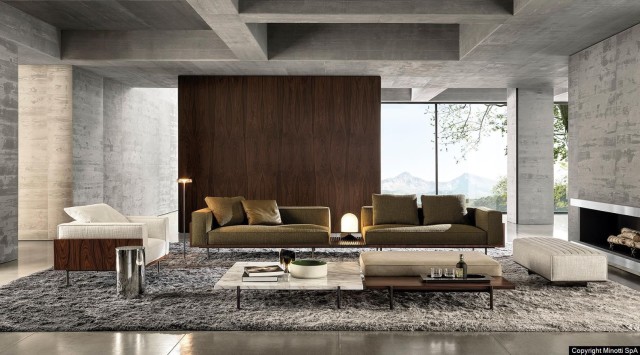 Op deze afbeelding is de Minotti Brasilia collectie te zien met een van de mogelijkheden. De sofa bestaat uit twee elementen en is gestoffeerd met een donkergroene bekleding. Als salontafel is de Superquadra salontafel toegepast, twee zelfs: Een met gestoffeerd deel een het andere deel bestaat uit marmer. Links op de foto is de Minotti Brasilia fauteuil te zien met een lichte bekleding samen met een Minotti Pilotis koffietafel. 