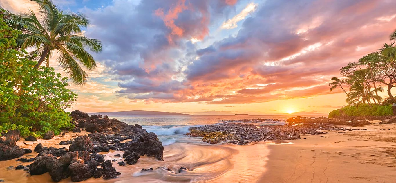 Sunset on Maui&rsquo;s northwest shore