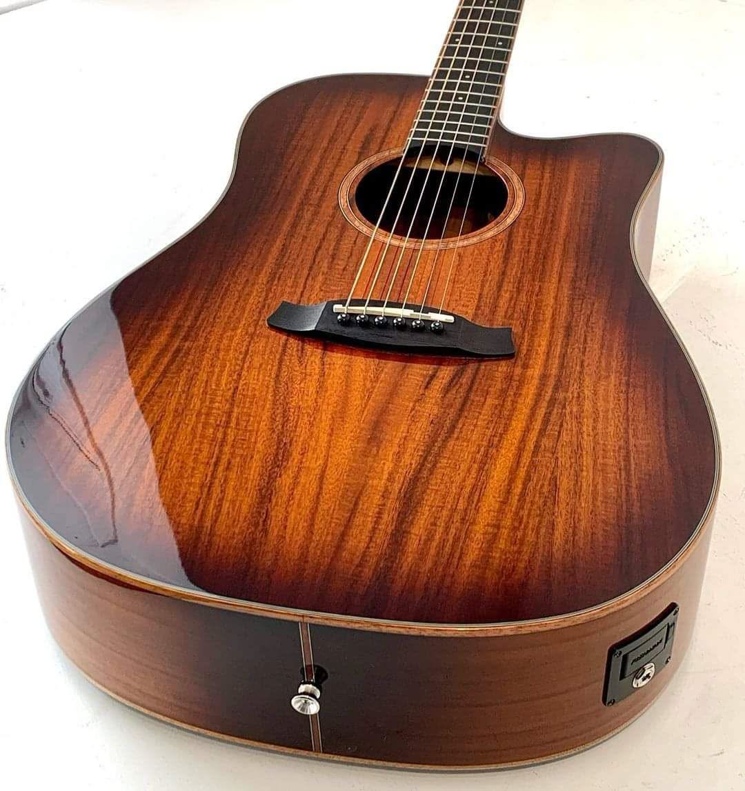 GUITARE ÉLECTRO-ACOUSTIQUE